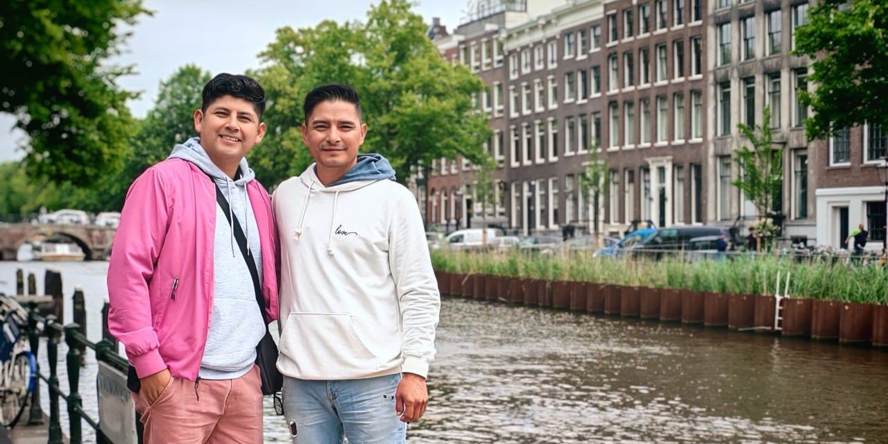 Clientes felices en la playa