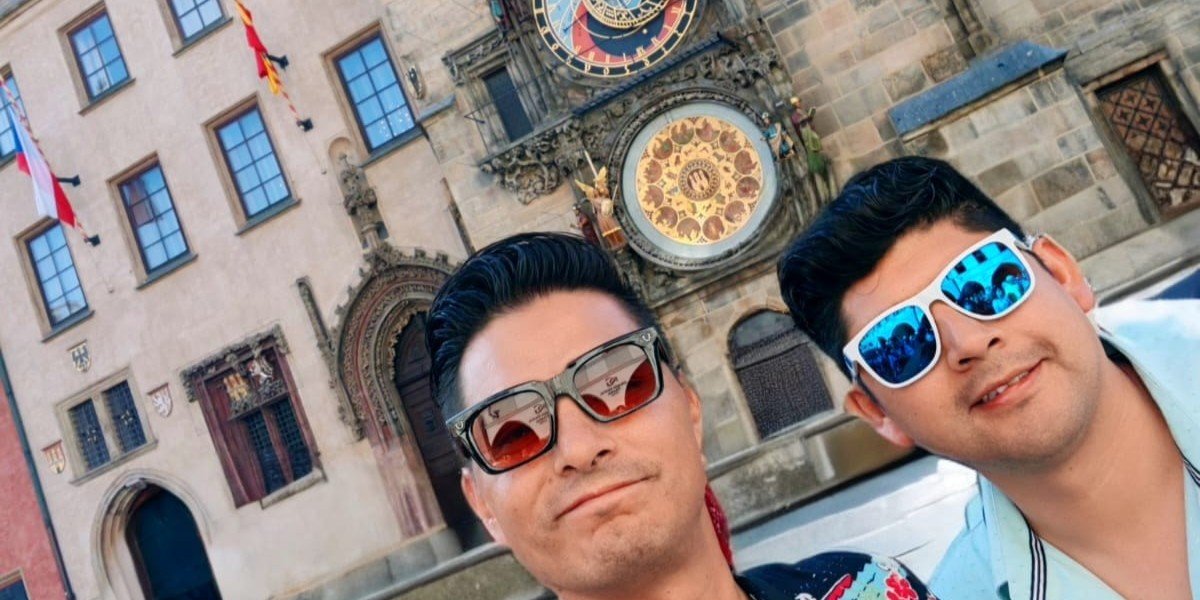 Equipo de Viajes en Oferta en oficina